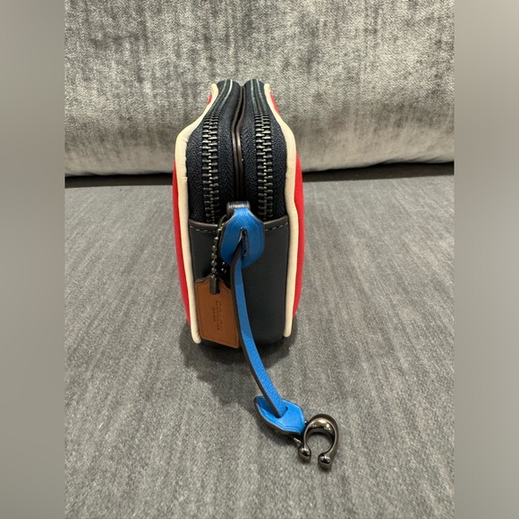 Kira Crossbody With Colorblock Quilting - Picture 3 of 6